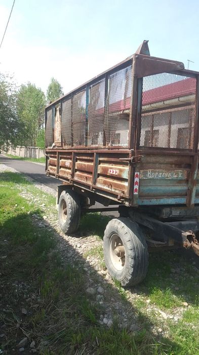 Traktor MTZ 80 sotiladi.