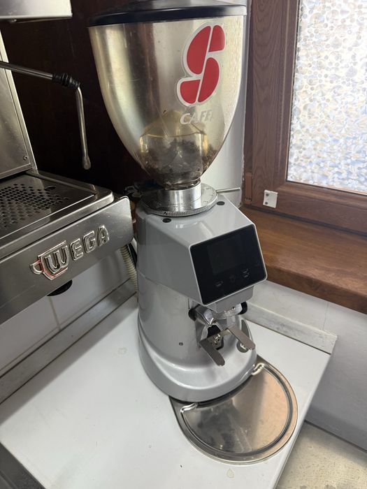 Espressor Wega model profesional,2 grup+Râșniță cafea Fiorenzato F64E