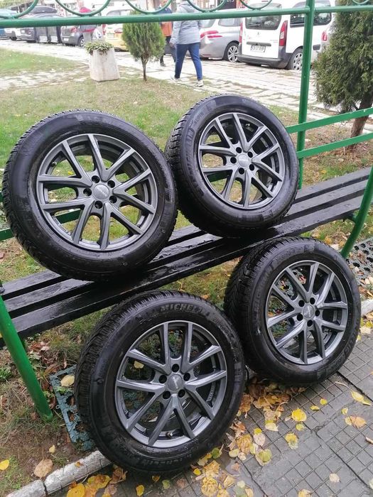 Продавам комплект гуми с джанти