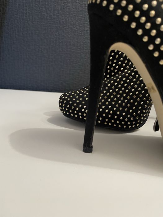 Елегантни боти на висок ток