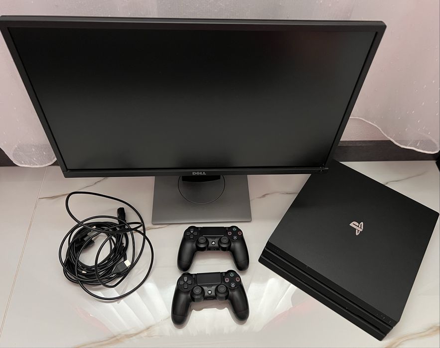 Ps 4 pro cu 2 manete + un monitor Dell