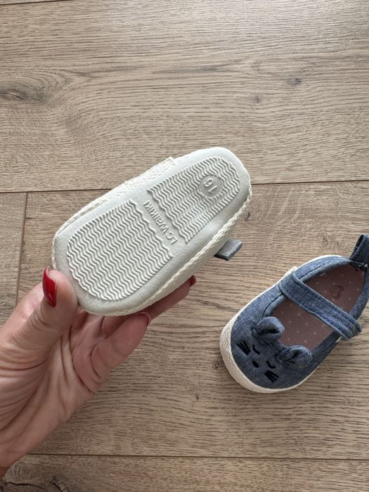 Продам сандалии для мадышей