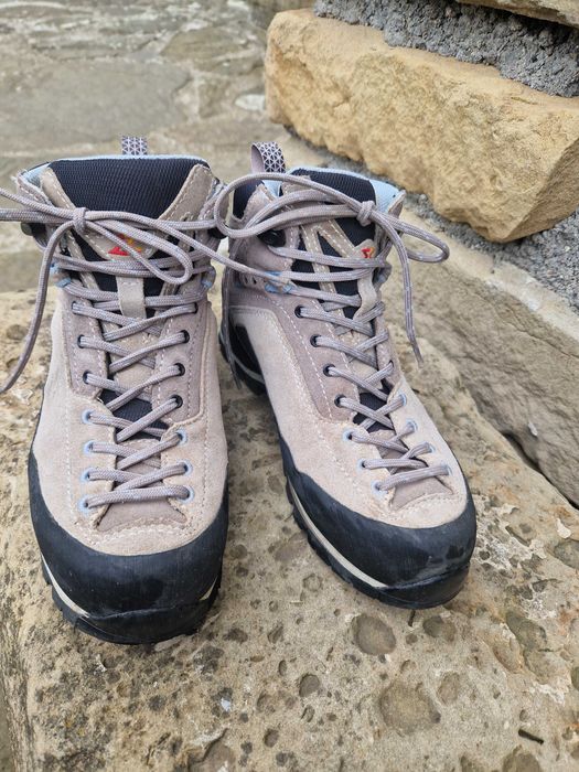 Дамски туристически обувки Garmont, 39 номер, обувани 5 - 6 пъти