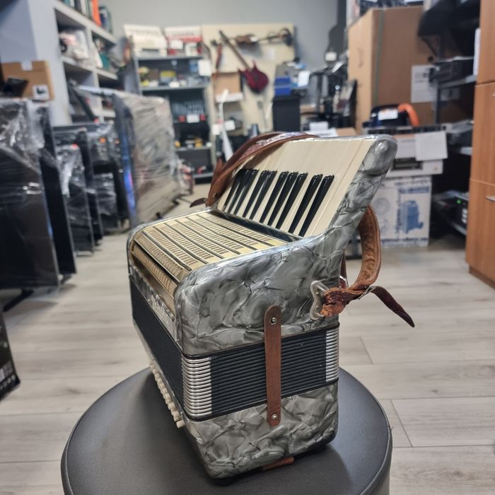 Amanet F28: Acordeon Weltmeister Student 32 Basi
