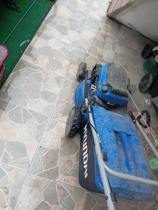 Vând motocoasă  hiunday