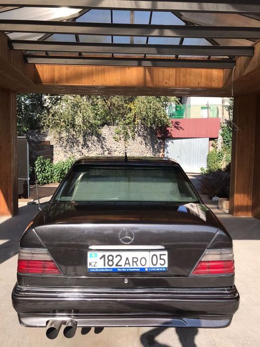 Мерседес W124 передни задний бампер комплект крыло  молдинг фары капот