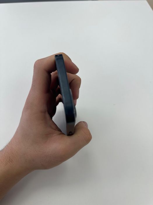 iPhone 13 в хорошем состоянии