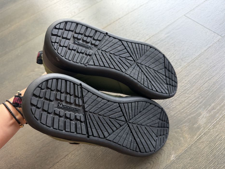 Adidasi etnies noi