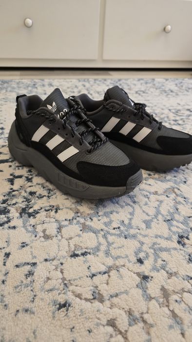 Adidasi Adidas marimea 38