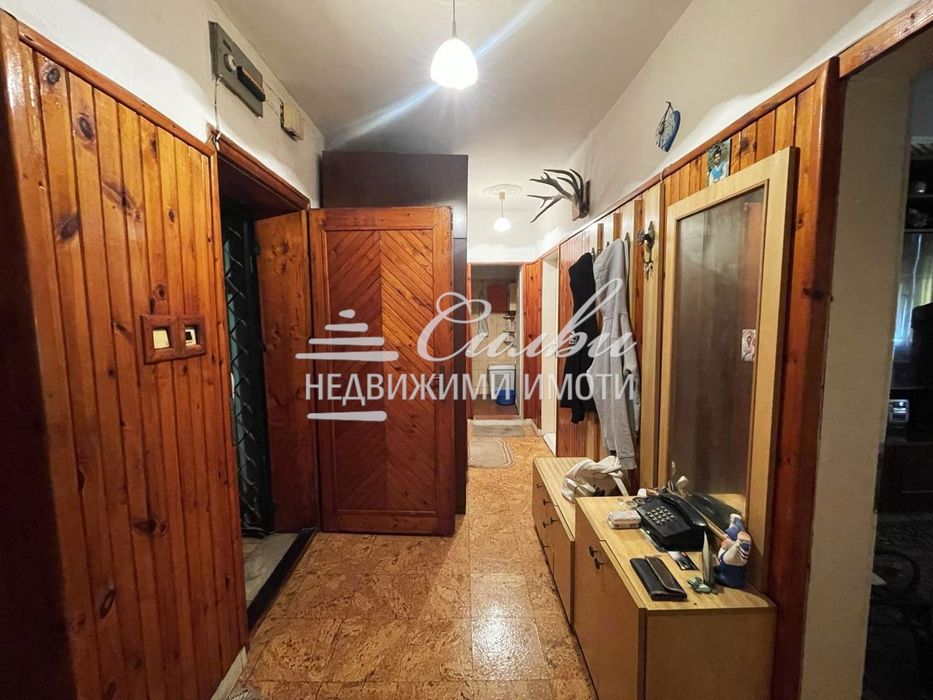 Четиристаен ТУХЛЕН апартамент в района на Математическа гимназия