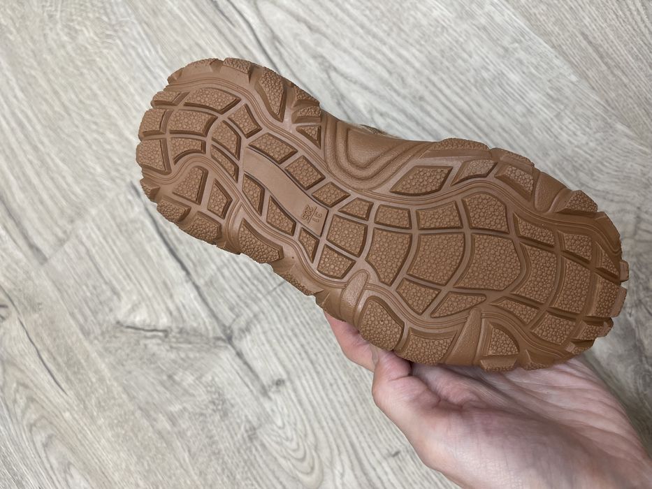 Продам сапожки для девочки