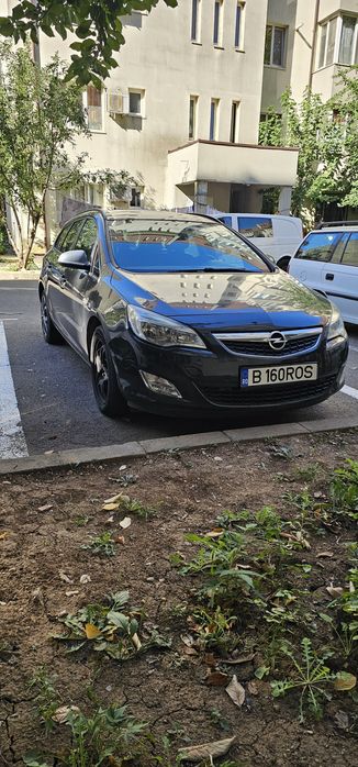 Opel Astra Touring 2012