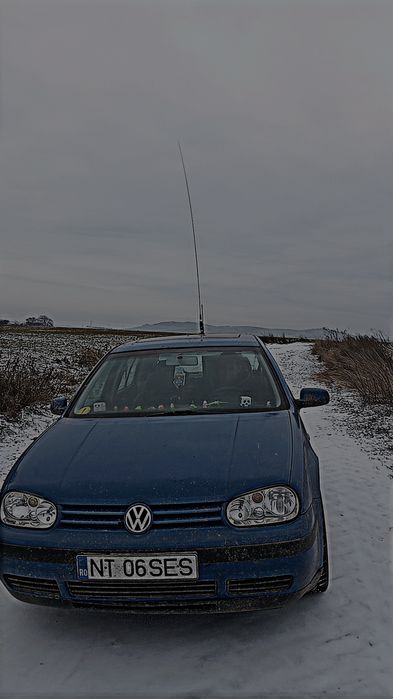 Vând golf 4 albastru