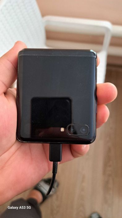 Samsung Z flip 2 sotiladi
