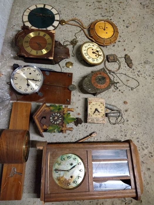 Vind piese pentru pasionații de ceasuri de perete cu gong și pendul