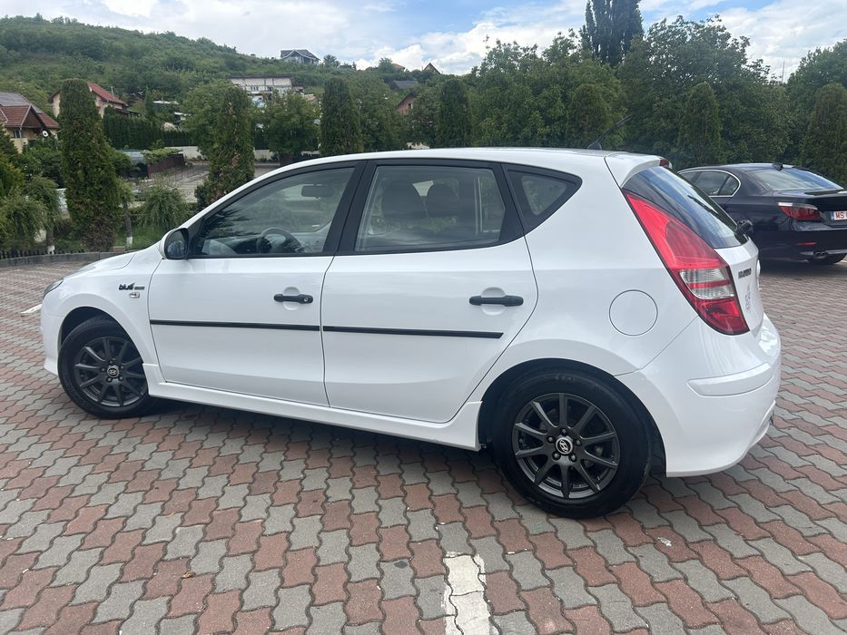 -Hyundai i30 facelift-1.4benzina-109cai-euro5-2011-adusa din germania-