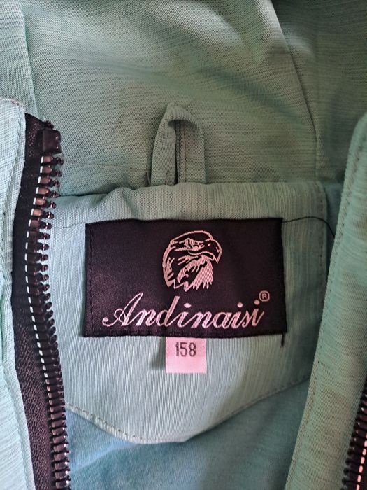 Продам куртки для девочки