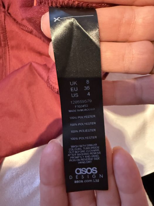 Кокетна рокля в цвят бордо. НОВА!