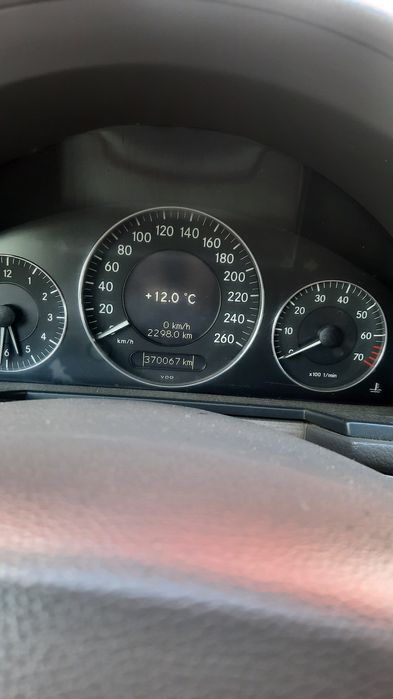 Мерседес     211