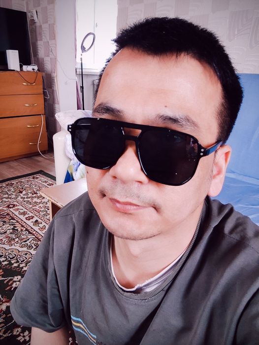 Очки продается в магазинах дешевле