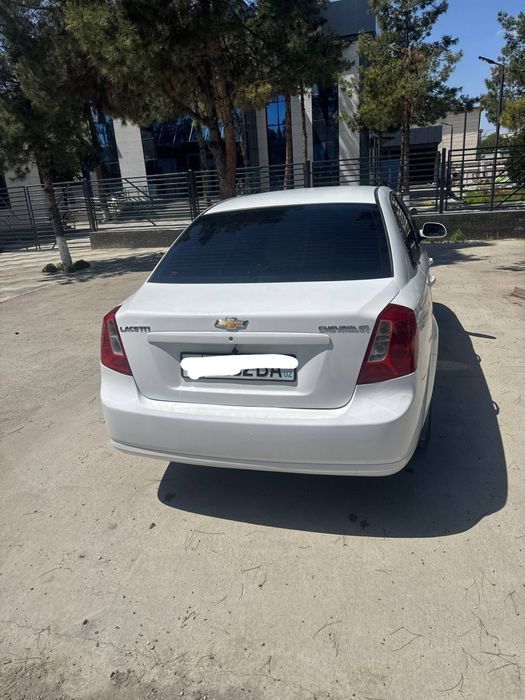2011 yil oq lacetti