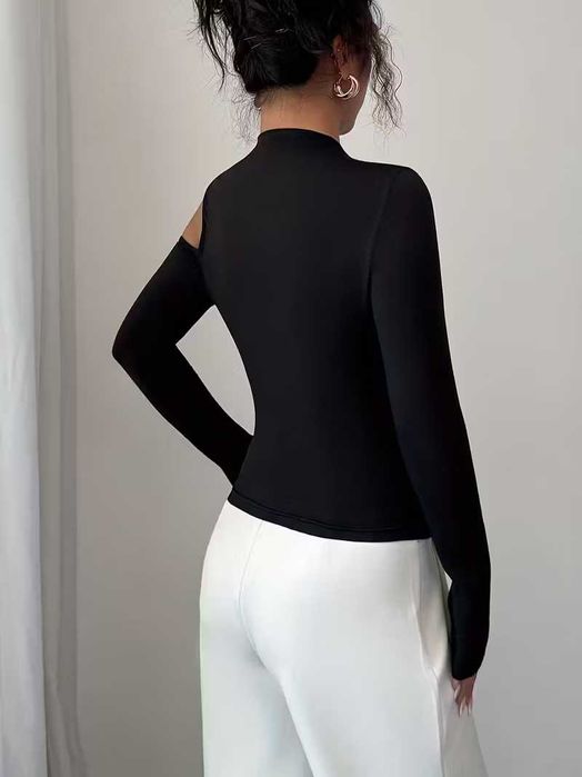 Ново! Стилна дамска блуза със златен елемент