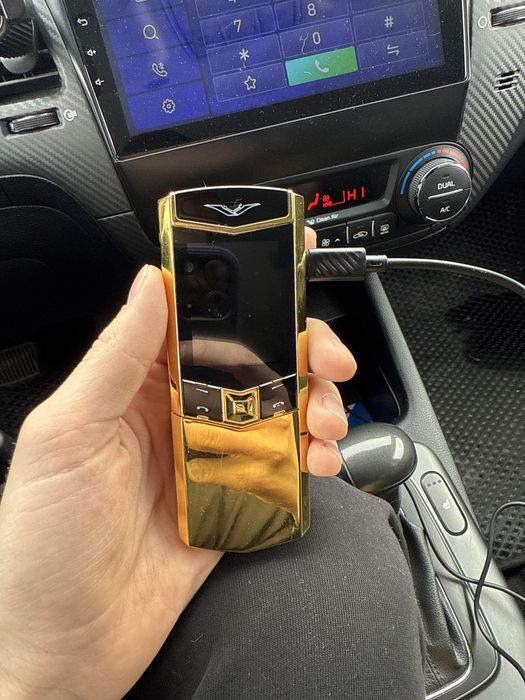 Продам телефон умеет менять голоса