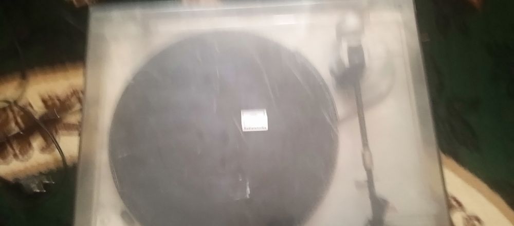 Радиотехника Проигрыватель без колонки работает