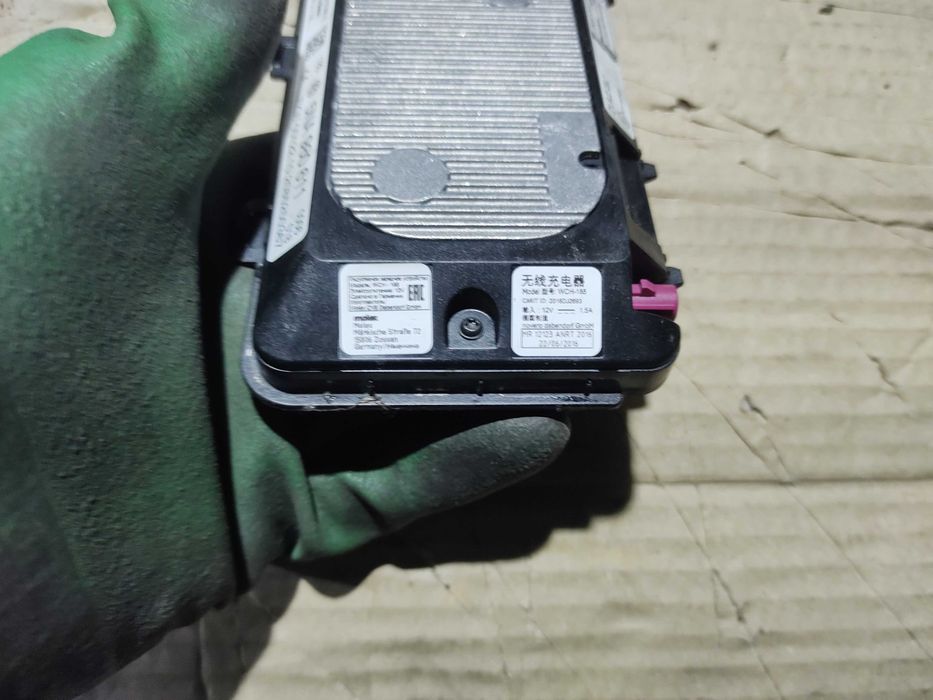 Безжично Зарядно VW ID.3 E11 pro Wirelless charger