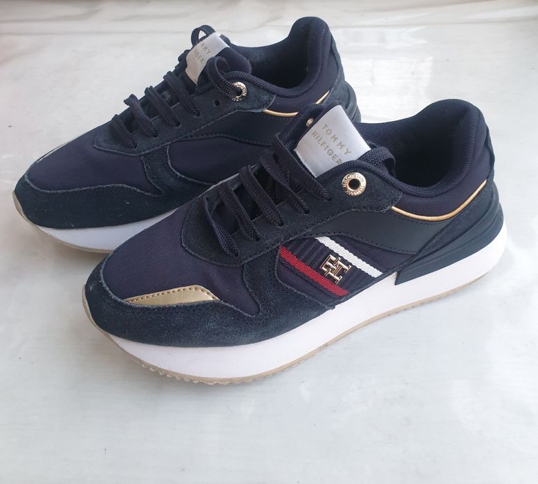 Кроссовки Tommy Hilfiger.
