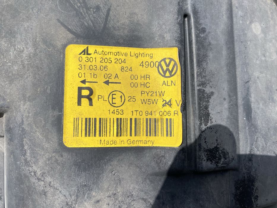 Десен фар за VW Touran 2003-2006г