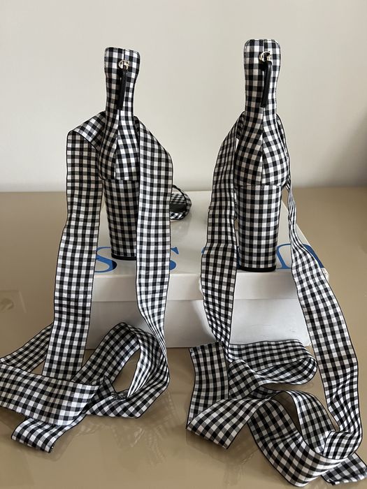 Vand sandale Guess , noi , superbe