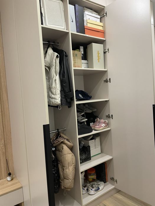 Встроенный шкаф в прихожей