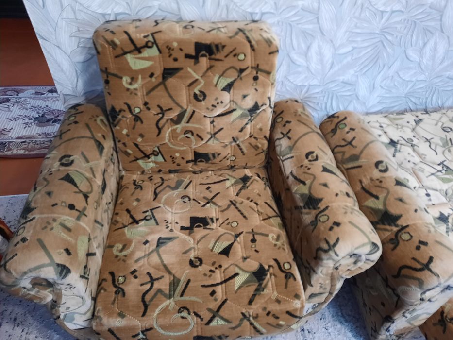 Отдам диван и 2 кресла 15000