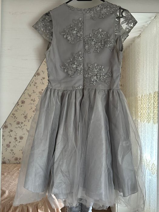 Vând rochiță banchet