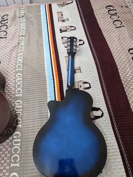 Продам детскую гитару