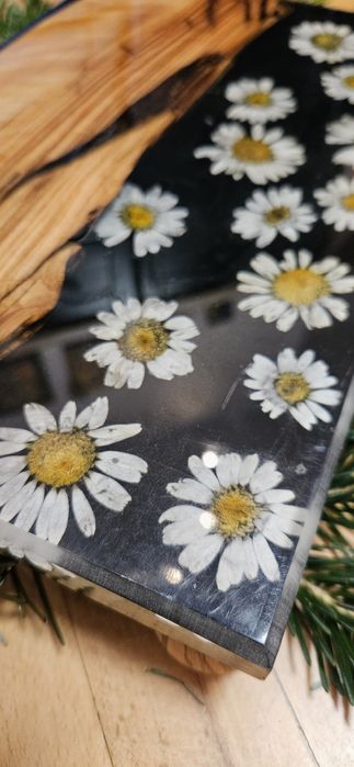 Табла от орех и епоксидна смола (20х30 см)