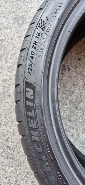 4 anvelope vara,fata Michelin 225/40/18,spate Fulda 255/35/18.Pretul este pe bucata.