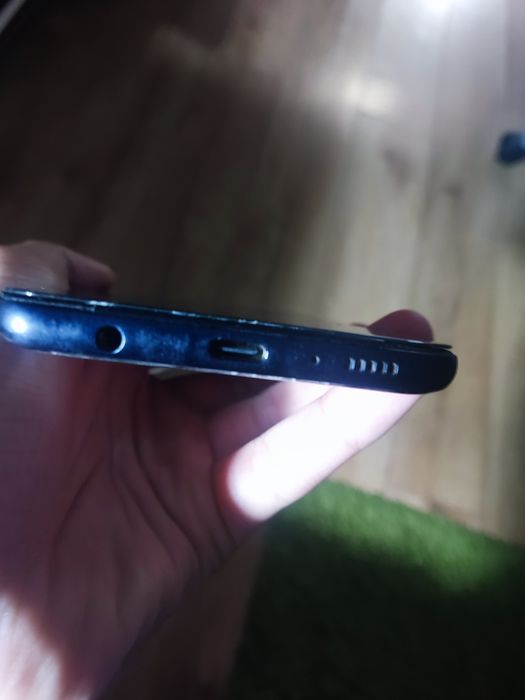 продаю телефон Самсунг а21 с