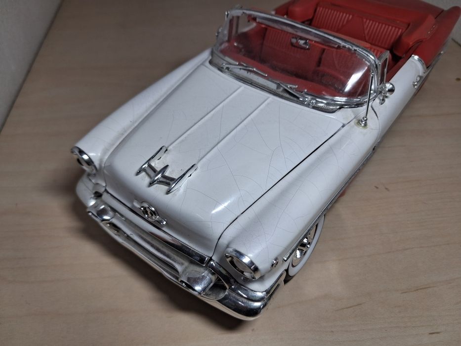 Scara 1:18 oldsmobile welly