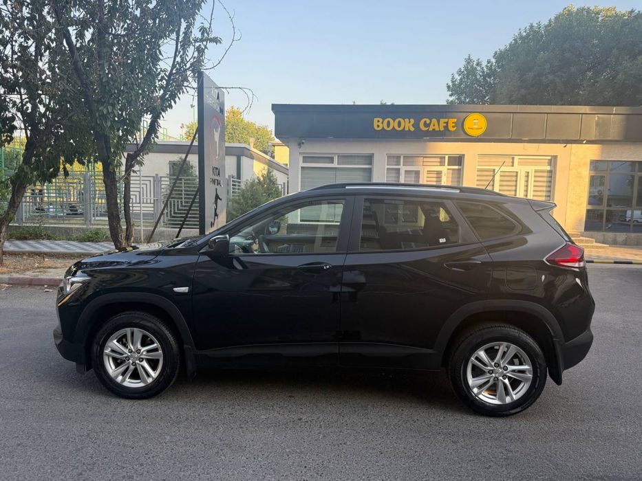 Tracker 2 avtomat sotiladi srochno