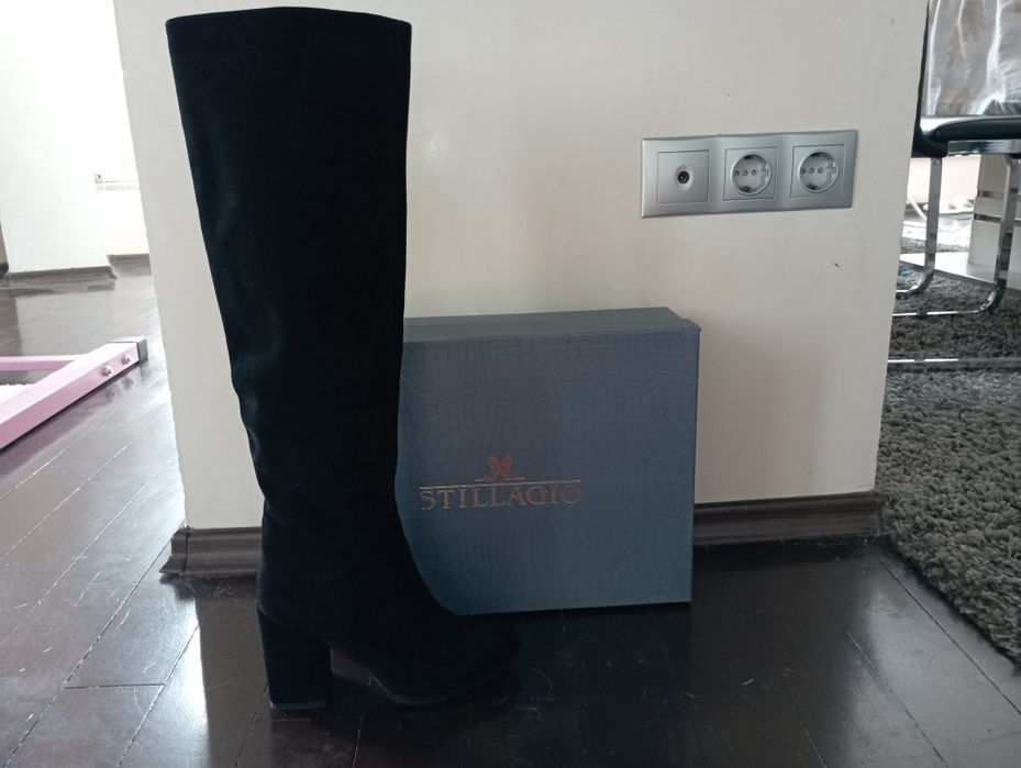 Чисто нови обувки италиански велурени