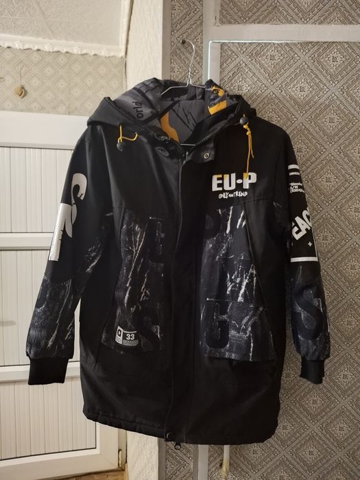 Продам куртку на мальчика,весна-осень.