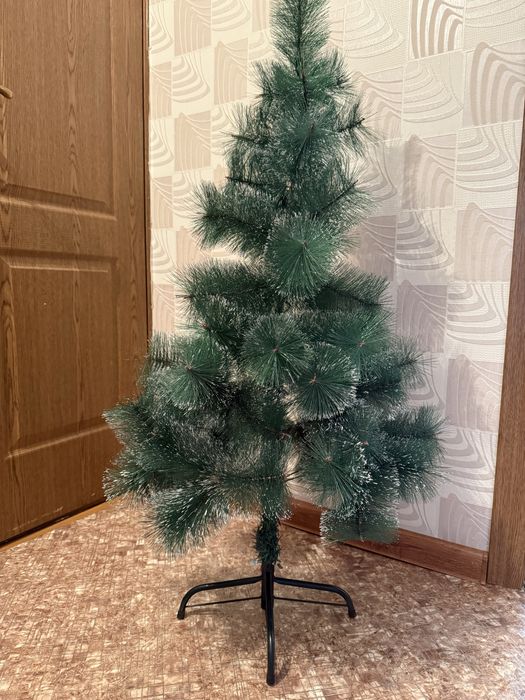 Продам елку размер 1,5