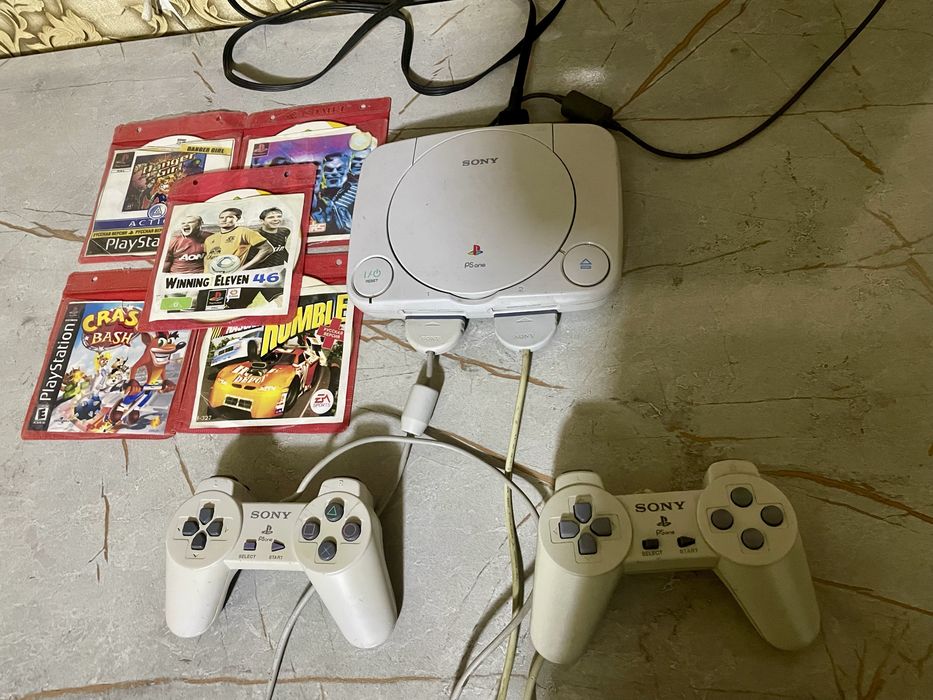 Playstation 1 (one slim чипованая)