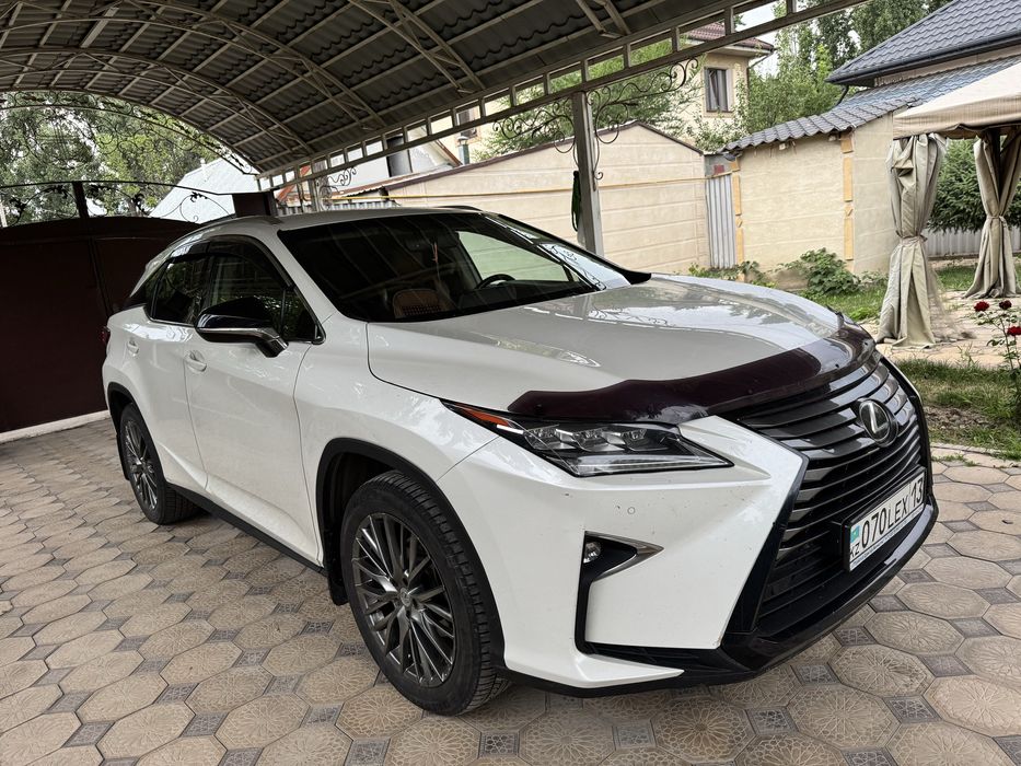 Автомобиль Лексус