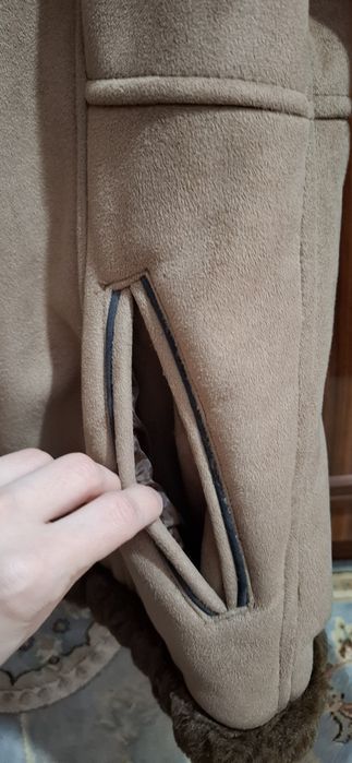 Пальто из искусственного меха и замши с капюшоном