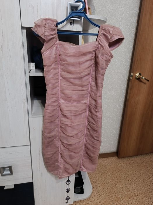 Нарядные женские платья