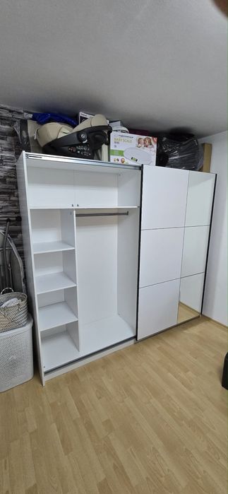 Голям двукрилен гардероб