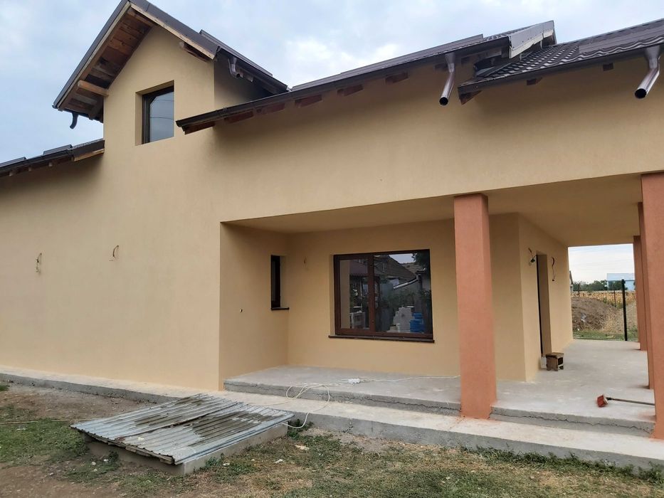 Casă de vânzare  la strada principală  Tudor Vladimirescu